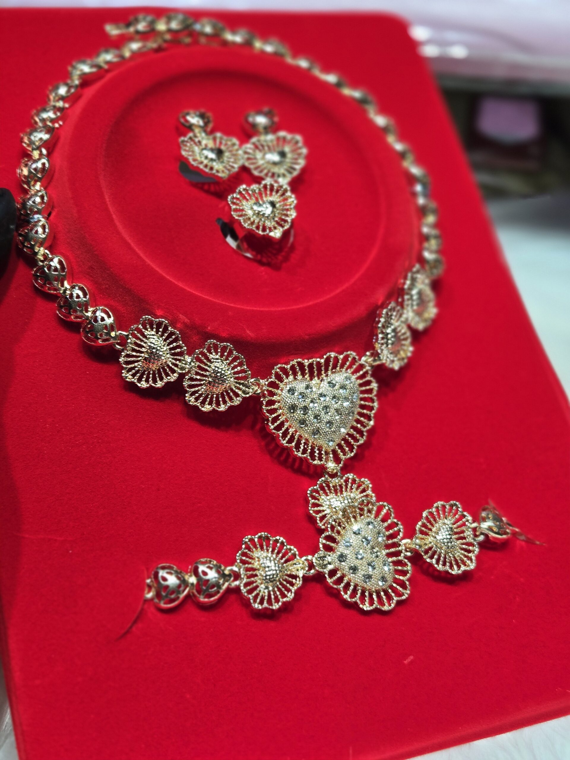 4-Piece Filigree Heart & Petal Statement Jewelry Set - Gold - Image 4