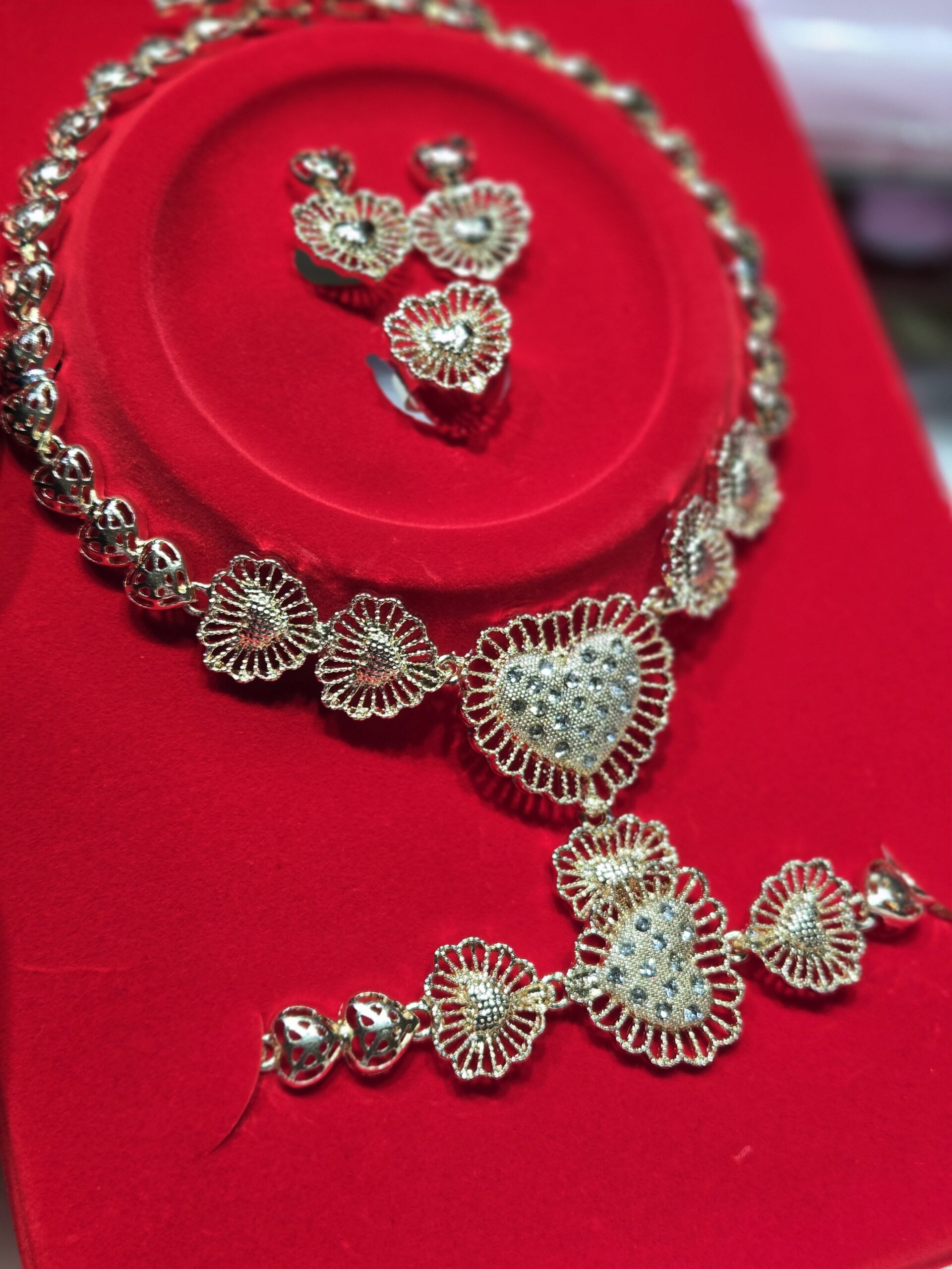 4-Piece Filigree Heart & Petal Statement Jewelry Set - Gold - Image 5