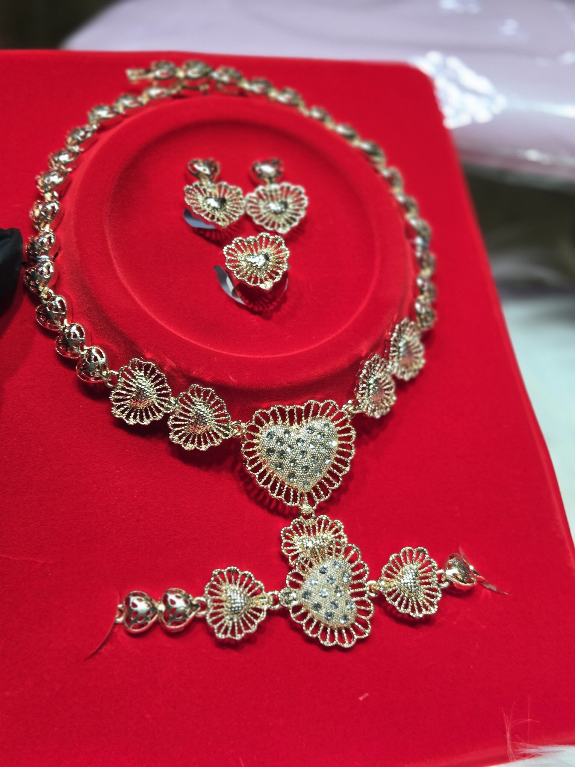 4-Piece Filigree Heart & Petal Statement Jewelry Set - Gold