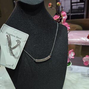 Alternative view of Silver Entwined Knot Jewelry Set